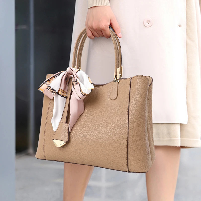 2024 New Women's Handbag Grand and High end Cowhide Commuting Mom's Bag